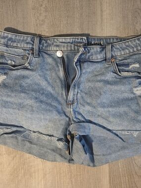 American Eagle Light Wash Distressed Denim Mom Shorts